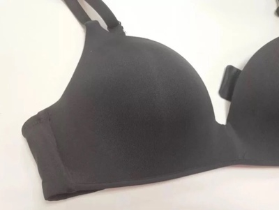 很舒服，穿起来很软，主要是轻薄，我不喜欢很厚的那种不透气，这款穿起来不会觉得闷，也不勒，弹性相对来说已经很好了，性价比还是很高的