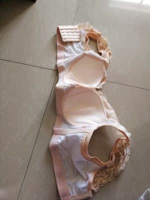 已经收到文胸一段时间了。因为比较忙，没有及时评价，文胸试穿了，刚刚好，而且穿着很舒服，没有勒或者硬的感觉，而且美背款的蕾丝很柔软，唯一一点就是对于我来说还是偏厚了，因为现在是夏天，穿着有有点闷热，要是海绵再薄一些就更完美了。