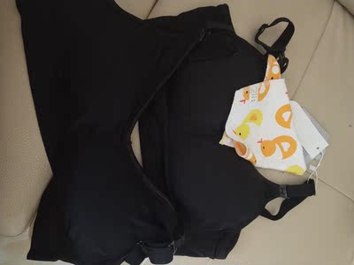 宝贝收到了，试了也很合适，质量也很好。卖家还赠送了小礼物，值得购买