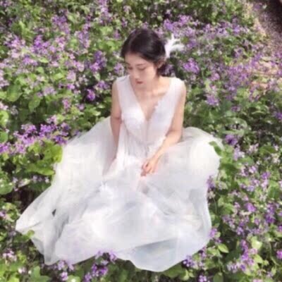 内衣穿着很舒服，柔软，而且不掉，客服态度很不错，聚拢性不错，粘贴效果也挺好，而且不是一次性的，可以清洗重复购买，挺舒服的，我是拍照的时候穿婚纱用的，版型挺好，很漂亮！特别喜欢，东西质量很好