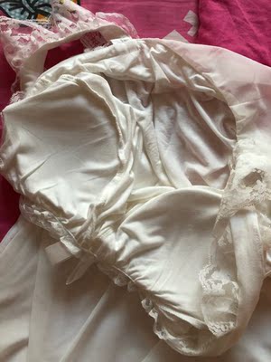 卖家发货很快，收到睡衣真被它的质量给惊艳到了，无论做工和面料都是超级无敌好，这个价格真的是太优秀，绝对的物超所值。纯棉的内里穿上非常仙，下次还会继续光顾的，10086个赞！