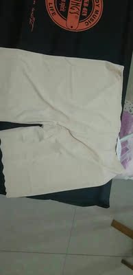 哈哈哈，我不在家，男盆友非常努力的帮我拍的，还没穿，但是看着很不错的样子，希望以后不会起球和卷边，穿了再来补评价哟