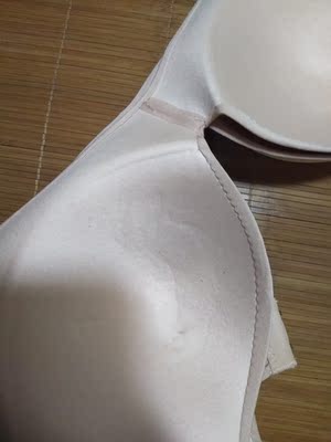 优点:布料柔软,手感好,尺码准 缺点:走线不是很整齐,中间有点敷衍,海绵和布料不是特别贴合,还有,买了两个,一个正常,一个不知道为什么仿佛受了什么摧残 优点:布料柔软,手感好,尺码准 缺点:走线不是很整齐,中间有点敷衍,海绵和布料不是特别贴合,还有,买了两个,一个正常,一个不知道为什么仿佛受了什么摧残