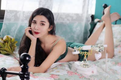 买来拍照用的 真的不要太好看阿 以前都不喜欢绿色衣服的 这个反倒很有气质