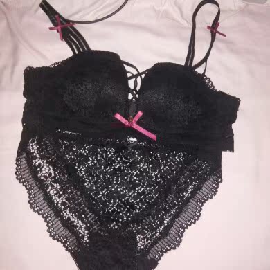 还行，我挺喜欢的，不太喜欢豆沙的，适合小胸的仙女啦