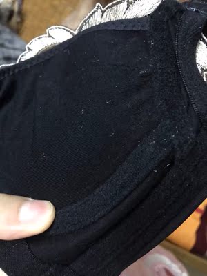 内衣还行，看是挺好看的，唯一的缺点就是内衣里面不知道哪里来的好多小毛毛