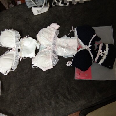 宝贝太漂亮了，我和姑娘都炒鸡喜欢，真是物美价廉呀，真是大大的惊喜，纯棉的料子加上软软的蕾丝，太棒了，简直是美死了，先买了4件，之后又定了3套，包装特精致，以后买内衣就这里啦！mm放心买吧，不会失望的！