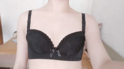 穿的合适，面料摸着舒服，无钢圈的穿着不会觉得嘞，好评~