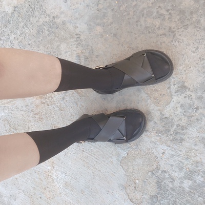 袜子很好看啊 不过真的是没有弹性 非常紧!不建议腿粗的买 袜子很好看啊 不过真的是没有弹性 非常紧!不建议腿粗的买