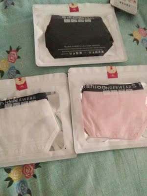 宝贝收到了，穿上很舒服大小合适，上面的logo穿上特别大气，给店家好评