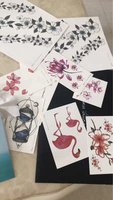 还可以 没什么味道 只是粘🈴️度不太好 摩擦系数较小 容易掉 ::嘿 以前呀 在天猫 淘宝上买东西 都没有去评论 都是系统自动生成好评的 花了许多许多许多的....钱。后来才知道了淘宝评论可以得积分重要的是还可以提高淘气值 这才知道了评论的重要性 从此 无论购买了什么我都会先复制粘贴这段话再写对宝贝的评论 （没错 是因为评论语超过八十个字眼才可以得到五十的积分）