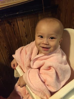 奶粉质地: 很细腻,感觉有点潮呢 还好吧,水温度正好 摇晃奶粉也没错,就是会结块 会起泡 会挂壁 但是奶粉喝的还是很不错的 就是冲奶粉又结块很麻烦, 消化: 宝宝拉屎很好 粘糊糊的 很正常 再吃一段时间看看长不长肉 有效期: 2017 9月份的,到2020年 日期还是算可以 外包装: 包装这个就很好了 澳洲的空气防压袋,很好 没有一点压坏 收货时长: 很快 迅速发货,几天就收到了 总结: 总体来说 还是很喜欢的 口味偏淡 接近母乳 又是有机奶 很喜欢 奶粉质地: 很细腻,感觉有点潮呢 还好吧,水温度正好 摇晃奶粉也没错,就是会结块 会起泡 会挂壁 但是奶粉喝的还是很不错的 就是冲奶粉又结块很麻烦, 消化: 宝宝拉屎很好 粘糊糊的 很正常 再吃一段时间看看长不长肉 有效期: 2017 9月份的,到2020年 日期还是算可以 外包装: 包装这个就很好了 澳洲的空气防压袋,很好 没有一点压坏 收货时长: 很快 迅速发货,几天就收到了 总结: 总体来说 还是很喜欢的 口味偏淡 接近母乳 又是有机奶 很喜欢