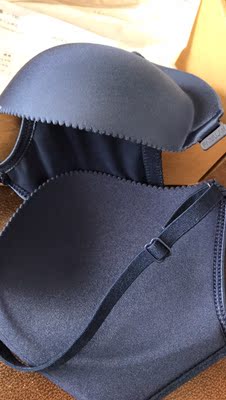 多次回购的宝贝了,首先卖家的发货速度快,一天的工夫就收到了,其次宝贝真的是特别棒,质量好颜色正穿着更是轻盈舒适,无任何束缚感又能有效的固定胸型,关键是肩带的设计特别漂亮,既好看又避免了肩带有可能滑落的尴尬局面,实在是大爱!还会继续支持的,五星好评是必须滴! 多次回购的宝贝了,首先卖家的发货速度快,一天的工夫就收到了,其次宝贝真的是特别棒,质量好颜色正穿着更是轻盈舒适,无任何束缚感又能有效的固定胸型,关键是肩带的设计特别漂亮,既好看又避免了肩带有可能滑落的尴尬局面,实在是大爱!还会继续支持的,五星好评是必须滴!