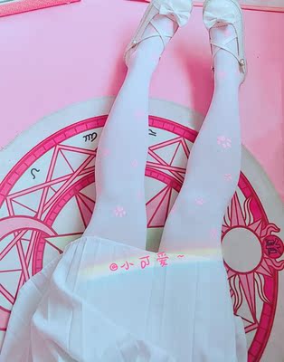 喵喵喵～我有臭jiojio(翻白眼)。脚底的爪爪很可耐～少女心爆棚～(嘘～腿粗这件事都知道)