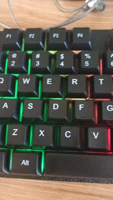 键盘有点水。键盘按键不透光。 键盘有点水。键盘按键不透光。