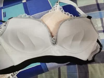 终于收到我需要的宝贝了，东西很好，价美物廉，包装 特精致, 面料也很好, 穿着很舒服,一点都不勒, 没有平常内衣的那种束缚感, 感觉价钱也很便宜, 值得购买 