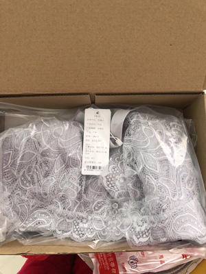 内衣非常好,客服也特别敬业,原先量胸围出现了一点误差,导致买错了号,客服也及时处理了,这个内衣建议买大一号,穿着会没有束缚感,如果按正常的码数买的话,可能会有点小紧,这个内衣挺好的,就是价格有点小贵 内衣非常好,客服也特别敬业,原先量胸围出现了一点误差,导致买错了号,客服也及时处理了,这个内衣建议买大一号,穿着会没有束缚感,如果按正常的码数买的话,可能会有点小紧,这个内衣挺好的,就是价格有点小贵