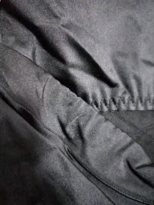 质量特别好，穿起来很舒服效果又好。颜色很正没色差，面料的透气性也很好。穿上立刻就显瘦了，超级满意，看评论里说不会卷边，特意多穿了一会，是真的不会卷边哦，把我肚子上的肉肉都遮住了，另外物流真的很快，喜欢的可要赶紧拍下来，很赞很喜欢！