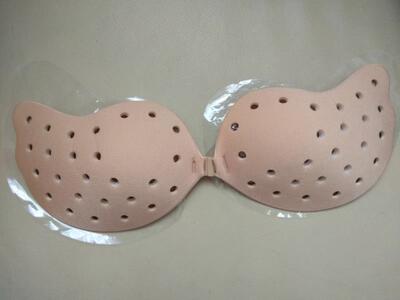 真的很聚拢，也很粘，比我之前买的都好用，价格还这么优惠，终于找到一款效果不错，性价比高的胸贴，很满意，好看好看，从她家买了几次了质量一如既往的好，客服推荐合适，贴身舒服，最主要是价格实在，性价比高，胸贴特别好，大胸用着也很粘，很满意~