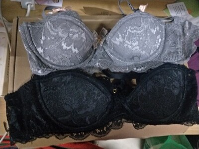 质量很不错，物流真的太快了，之前双十一买过一次内衣，穿着挺舒服的，这次开学又买了两个，专门买的薄款的，穿着很不错