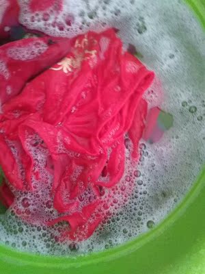 今年本命年买的，收到了，没有穿今天也清洗了一下，也没么么退色，是棉的挺不错的，五个不一样的图案，喜欢，没想到这次的活动抢到了这个价很实惠，允前想去华联买都要十几块呢，赚到了我，过两天穿看再来追评了。