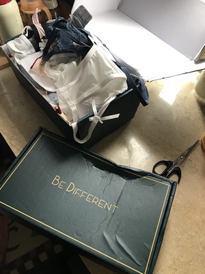 总共买了7.8件了，总体还算可以的，唯独下图这两件，穿着会空杯，可能是因为前面两条绳子不够力。重点是内裤啊！大中小码数都齐了，内裤都是配套的没得选择，但是你们看看，这条黑色内部，也太小了吧。还有一件等了20天没发货退了。拿完红包才敢说真话&hellip;&hellip;