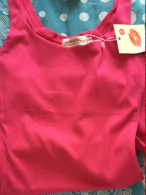 衣服不错，颜色很正，质量也挺好，谢谢卖家