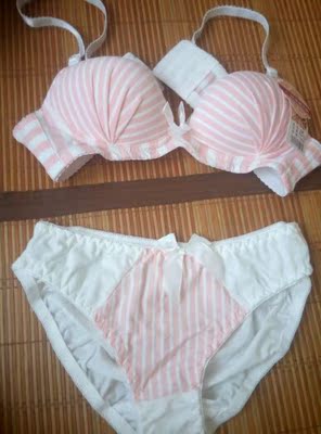 真的很柔软,摸起来很有质感,绝对棉质。颜色很正,跟图片没有色差。袋子也很粉嫩,特别适合少女。比心❤ 真的很柔软,摸起来很有质感,绝对棉质。颜色很正,跟图片没有色差。袋子也很粉嫩,特别适合少女。比心❤