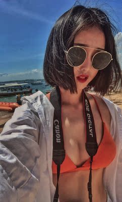 颜色很好    唯独就是裤子有点露    不敢穿