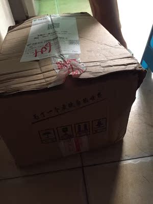 两瓶变形，包装感觉被拆过了一样