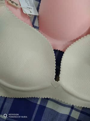 试穿了一下，感觉很好，布料也比较舒服，很满意这次购物