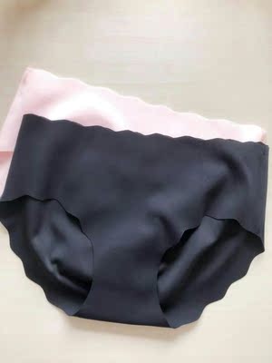 试穿了两天,无痕效果很不错,布料轻,薄,非常舒适,尤其是后面的设计很服帖,包臀的,让我比较欣赏的是这家的服务态度,颜色可以随意自己搭配,而且买了东西后还有人回访,非常贴心,收到的时候包装也是特别让人惊喜。 试穿了两天,无痕效果很不错,布料轻,薄,非常舒适,尤其是后面的设计很服帖,包臀的,让我比较欣赏的是这家的服务态度,颜色可以随意自己搭配,而且买了东西后还有人回访,非常贴心,收到的时候包装也是特别让人惊喜。