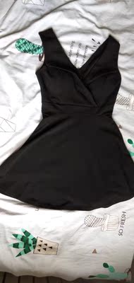 卖家发货很快,裙子质量还可以,码数正版型也挺正的。很美,推荐购买 卖家发货很快,裙子质量还可以,码数正版型也挺正的。很美,推荐购买