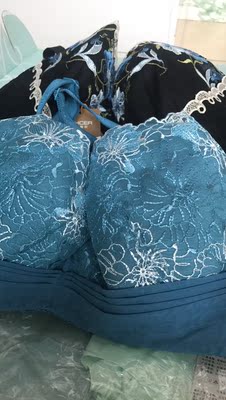 之前一直实体店买的、这次抱着试试的态度、没想到价格优惠、跟实体店一摸一样、以后继续回购 之前一直实体店买的、这次抱着试试的态度、没想到价格优惠、跟实体店一摸一样、以后继续回购