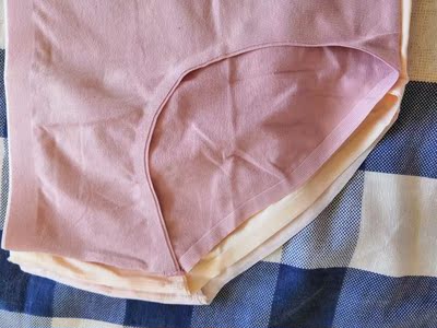 裤裤棉质还好，就是做工一般，同一码数，大小不一，同是xxl码，结果三个大小，洗过了，没有褪色缩水。 裤裤棉质还好，就是做工一般，同一码数，大小不一，同是xxl码，结果三个大小，洗过了，没有褪色缩水。 裤裤棉质还好，就是做工一般，同一码数，大小不一，同是xxl码，结果三个大小，洗过了，没有褪色缩水。