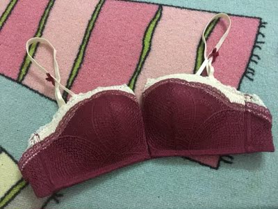 宝贝很棒哦!看了很久下决心买了 之前一直不放心网上的内衣 很好看哦!也很舒服穿着也不扎 满意满意 喜欢的不要犹豫啦! 宝贝很棒哦!看了很久下决心买了 之前一直不放心网上的内衣 很好看哦!也很舒服穿着也不扎 满意满意 喜欢的不要犹豫啦!