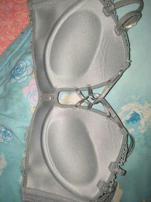 绿色这件质量很好很少女，豆沙粉那件那件好像版型有点奇怪，上围会有点往外翘。