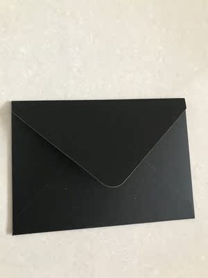 布料很滑,就是有点褶皱,洗时候掉色严重,但是很美很合适,包装很好看很贴心 布料很滑,就是有点褶皱,洗时候掉色严重,但是很美很合适,包装很好看很贴心