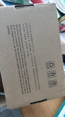 后背没有线条，有肚子的仙女最好考虑考虑再入手，身材不太好穿上真的挺可怕的，比如我。 这个有点难穿了，我穿上差点脱不下来，而且超级紧，挺压胸的，感觉样子和买家秀图片的样子格式不太一样。 快递给差评。第一次去拿找不到了，去了两次。