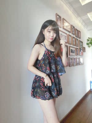 这个颜色好美哦！三件套的款式可以性感可以可爱！罩衫太重要了 不会在海边羞羞的尴尬啦～男票说很适合我 过一阵度假会穿的