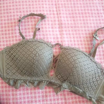 宝贝很好看,颜色没有色差 很舒服 就是感觉有点点副乳 可能是我比较肉肉也 很好的 宝贝很好看,颜色没有色差 很舒服 就是感觉有点点副乳 可能是我比较肉肉也 很好的