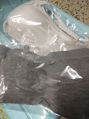 小背心还可以,给女儿买的,挺合适,里面的垫子就一般,看到有两个黑点,额。。 小背心还可以,给女儿买的,挺合适,里面的垫子就一般,看到有两个黑点,额。。