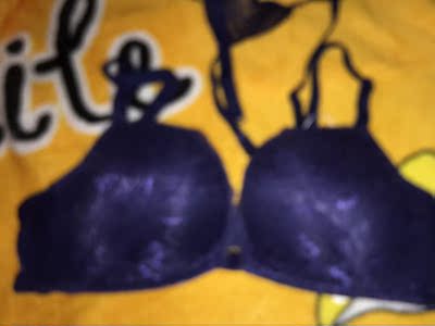 一次买了两件,因为真的喜欢这种前扣的,而且他家的扣子是塑料的,绝对不会过敏,这点超级满意。有送心形肩带。谢谢店家这么自信。以后就来他家了。 一次买了两件,因为真的喜欢这种前扣的,而且他家的扣子是塑料的,绝对不会过敏,这点超级满意。有送心形肩带。谢谢店家这么自信。以后就来他家了。