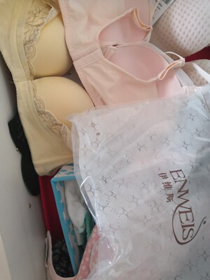 这个尺码相对于别的款来说有点偏小，别的正合适这个有点紧不过懒得换货了太麻烦，凑合穿吧要不就等瘦了后外穿！！！！！