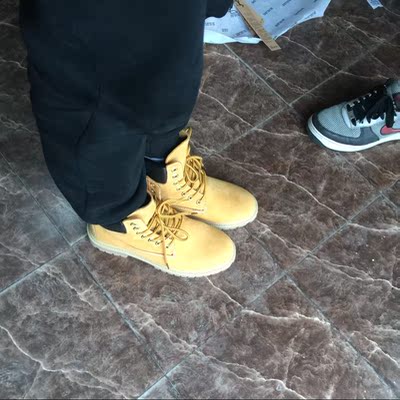 好评 鞋子还好。穿着舒服很帅气。 皮不防水。容易脏 