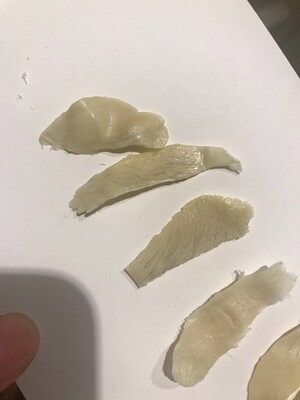 脸部的汗毛也处理的干干净净，送的脱毛工具也非常齐全，还有修眉工具,靠谱的代购