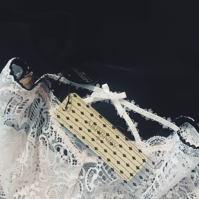 布料比较轻薄,很适合夏天 同时杯型也不错,不会说很薄就显得没型 最满意的是颜色的搭配粉色的少女心又不失小性感。 布料比较轻薄,很适合夏天 同时杯型也不错,不会说很薄就显得没型 最满意的是颜色的搭配粉色的少女心又不失小性感。