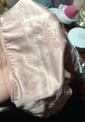 之前就买了他家的内裤,特别的好,应该不是纯棉的,但是穿着舒服,以前买的面料会觉得太有弹性要么太过去松垮,不亲肤。今天是三十,祝大家新春快乐!!他家号码大,建议买小一号 之前就买了他家的内裤,特别的好,应该不是纯棉的,但是穿着舒服,以前买的面料会觉得太有弹性要么太过去松垮,不亲肤。今天是三十,祝大家新春快乐!!他家号码大,建议买小一号