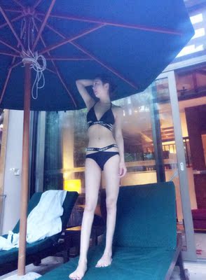 很好看的比基尼 颜色很衬肤色 一点都不勒肉 也不会走光 好评！！