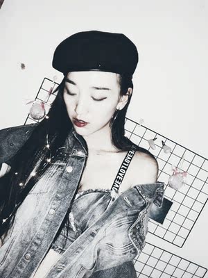 买来打算去音乐节穿的 没去成 就只是在家拍了拍  搭配牛仔外套很潮